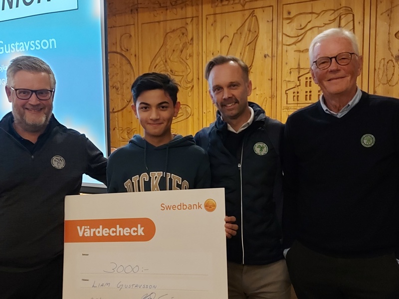 Vid höstmötet för Hammarö Golfklubb delades det ut ett stipendium "Årets Junior" från Oskar Mellqvist fond.